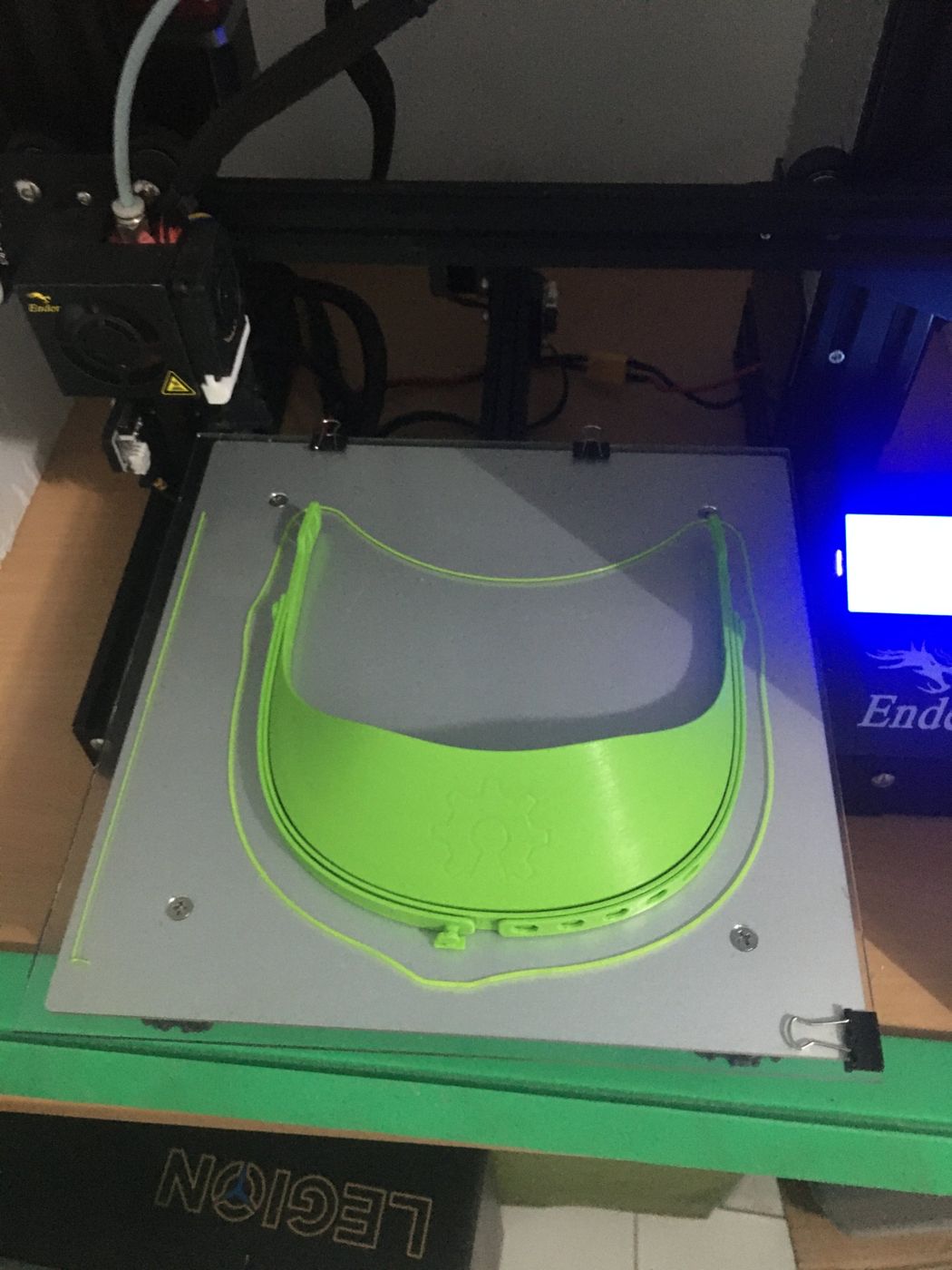 Soporte de visera imprimiéndose